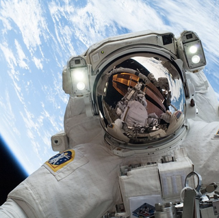 Illustration for article titled El mejor Selfie de 2013 es para la cuenta de Instagram de la NASA